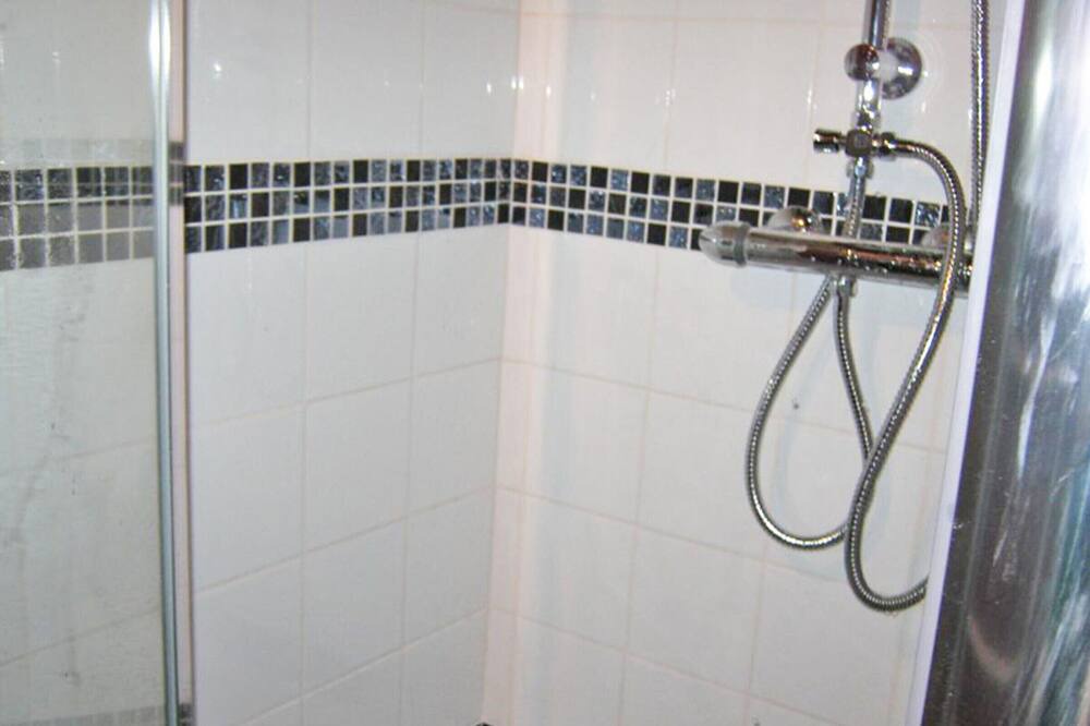 Photo of Bathroom in Barentin
