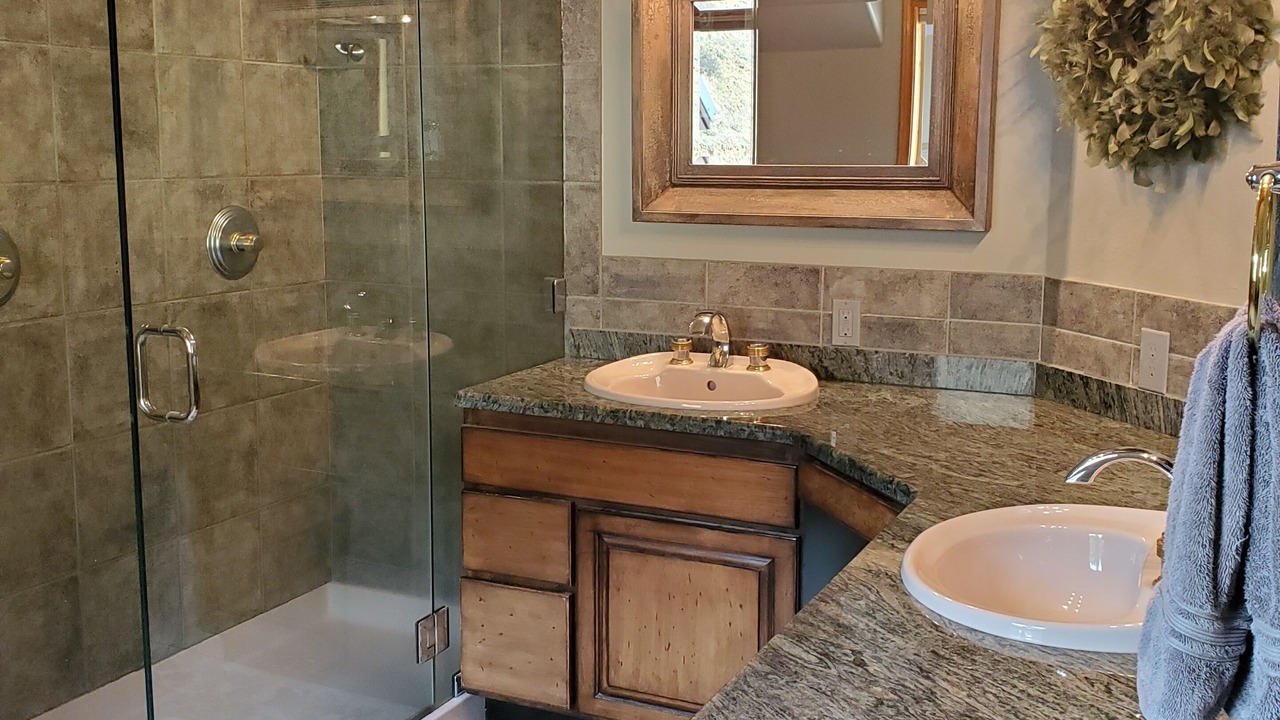 Photo of Others in Monitor