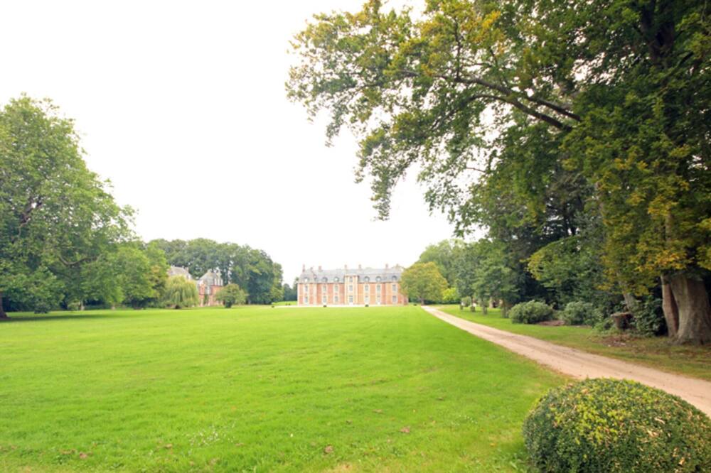 Photo of Outdoor in Bourville