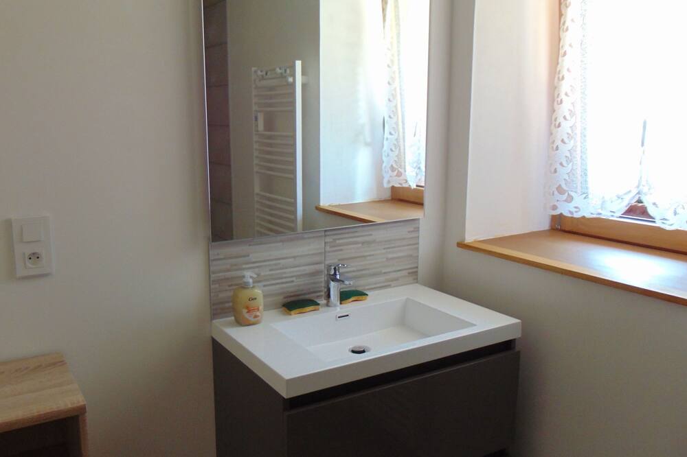 Photo of Bathroom in Belmont-sur-Buttant