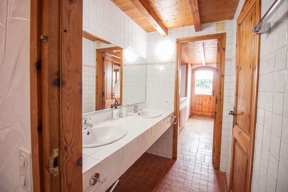 Photo of Bathroom in Serinya