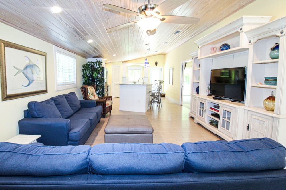 Photo of Livingroom in Anna Maria