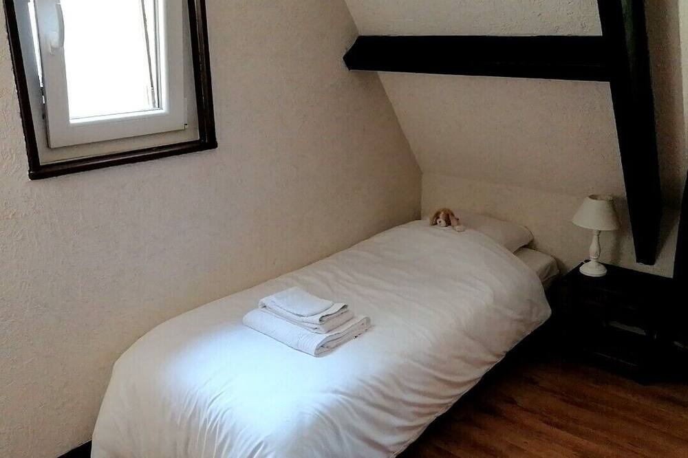 Photo of Bedroom in St-Andre-de-l'Eure