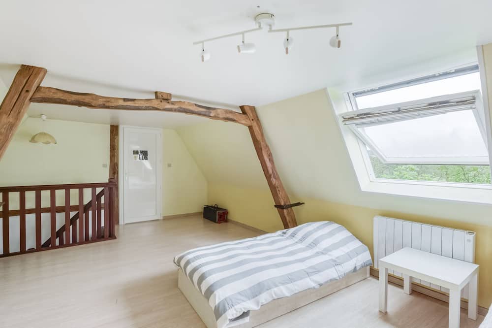 Photo of Bedroom in Jumieges