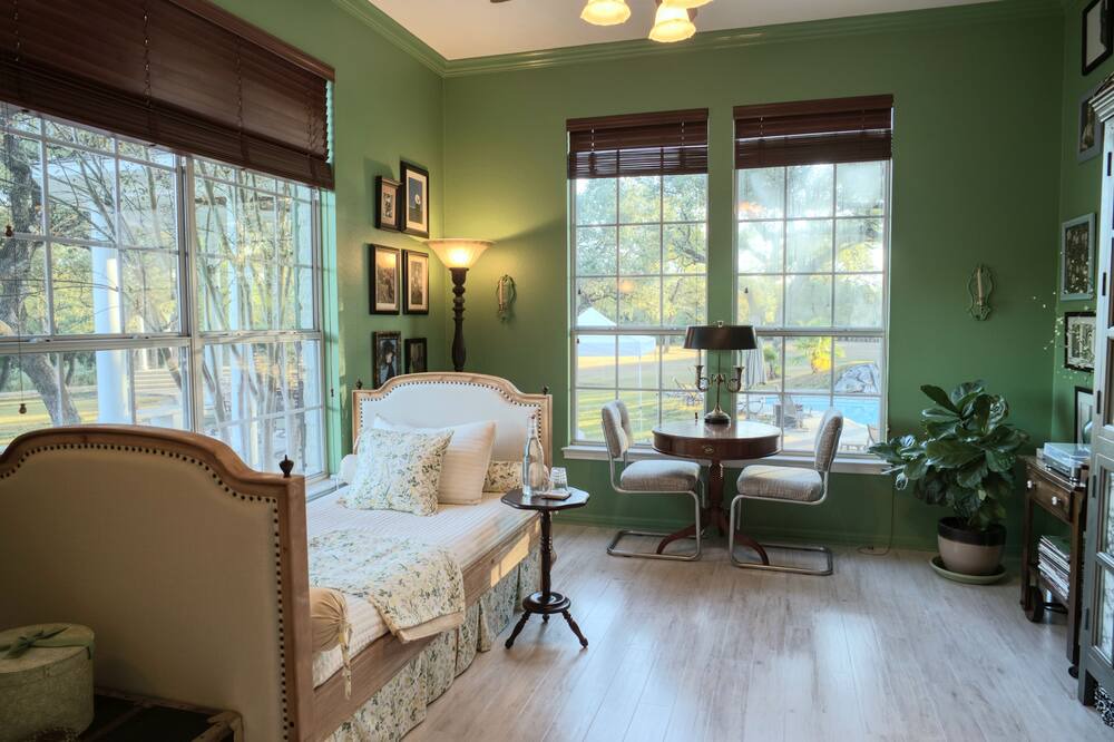 Photo of Livingroom in Shady Hollow