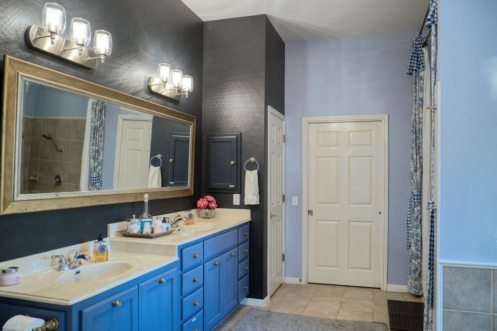 Photo of Bathroom in Shady Hollow