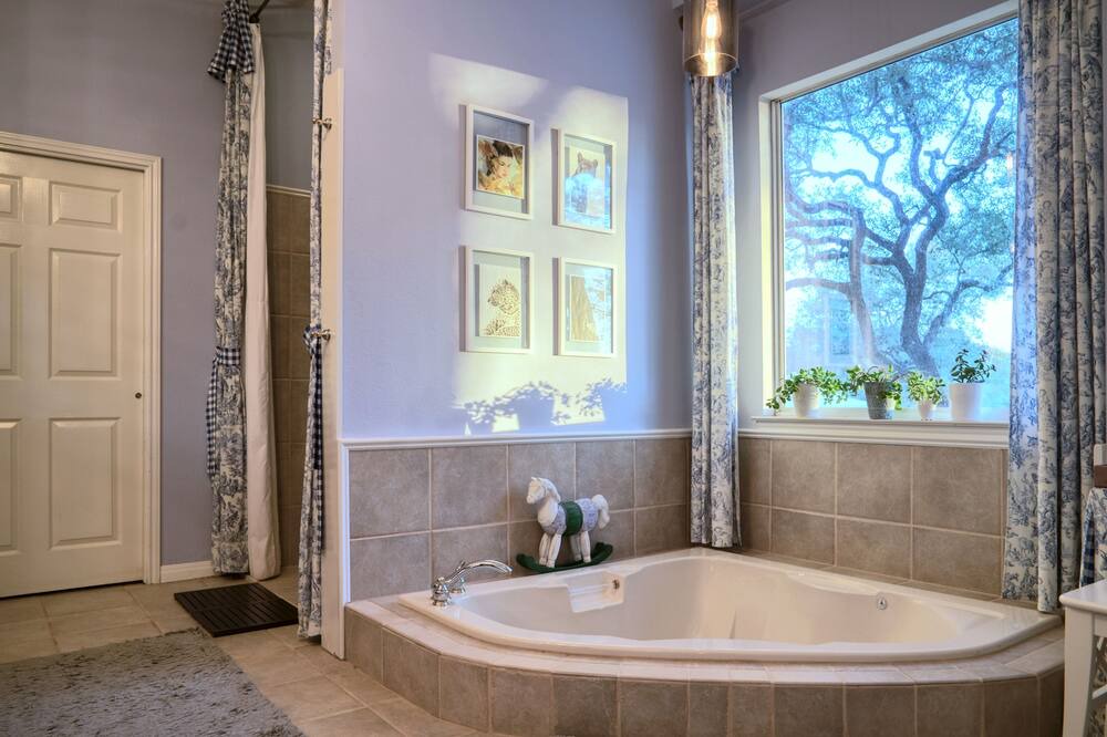 Photo of Bathroom in Shady Hollow