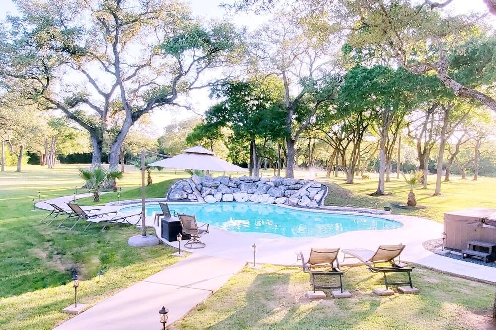 Photo of Outdoor in Shady Hollow