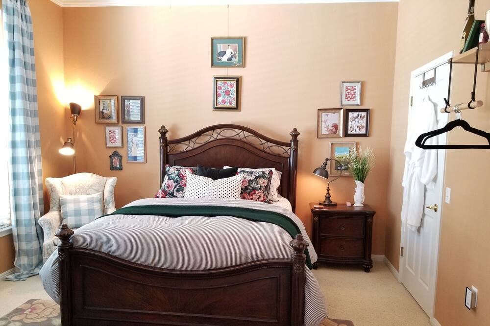 Photo of Bedroom in Shady Hollow
