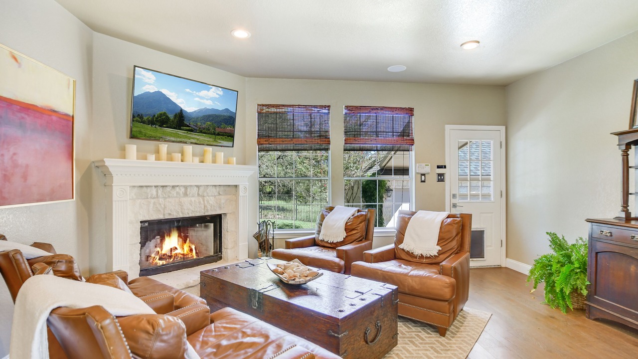 Photo of Livingroom in Lake Pointe
