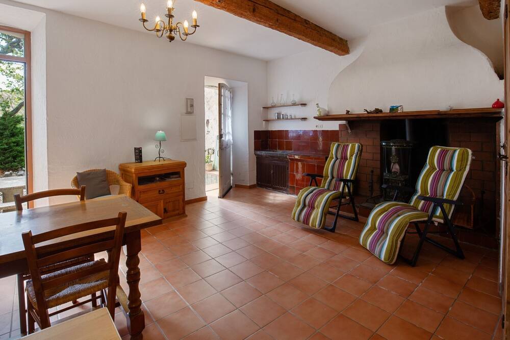 Photo of Livingroom in Tautavel