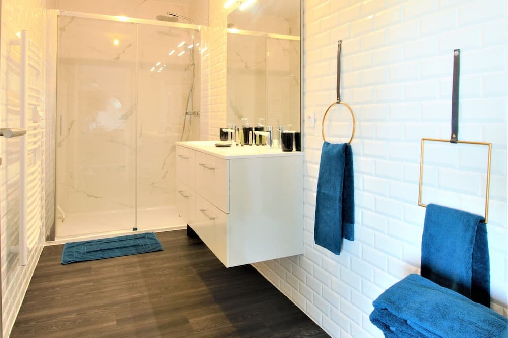 Photo of Bathroom in Magnant