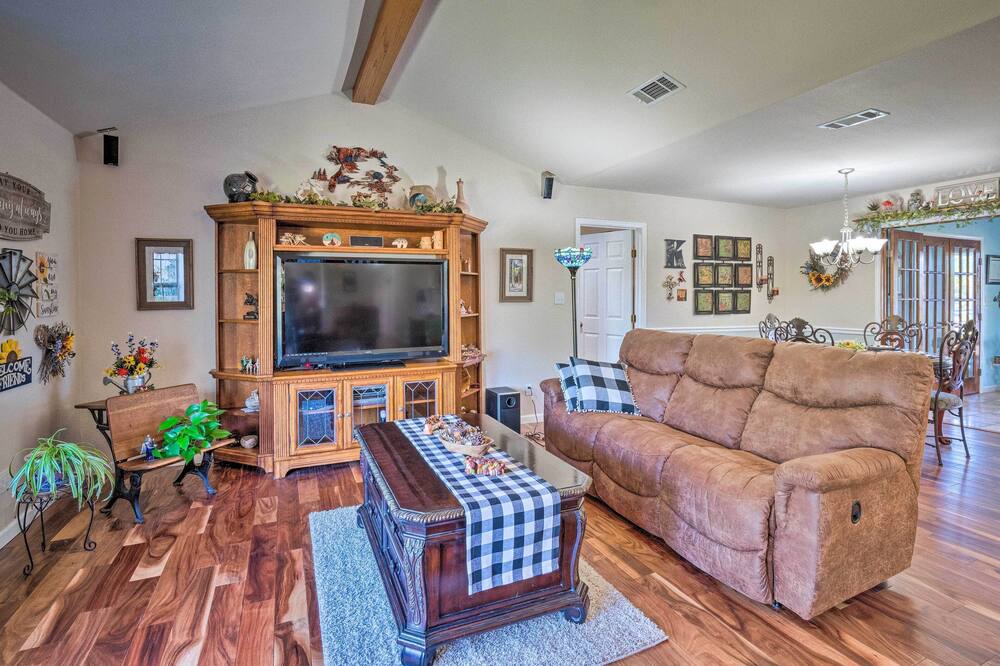 Photo of Livingroom in Cedar Creek