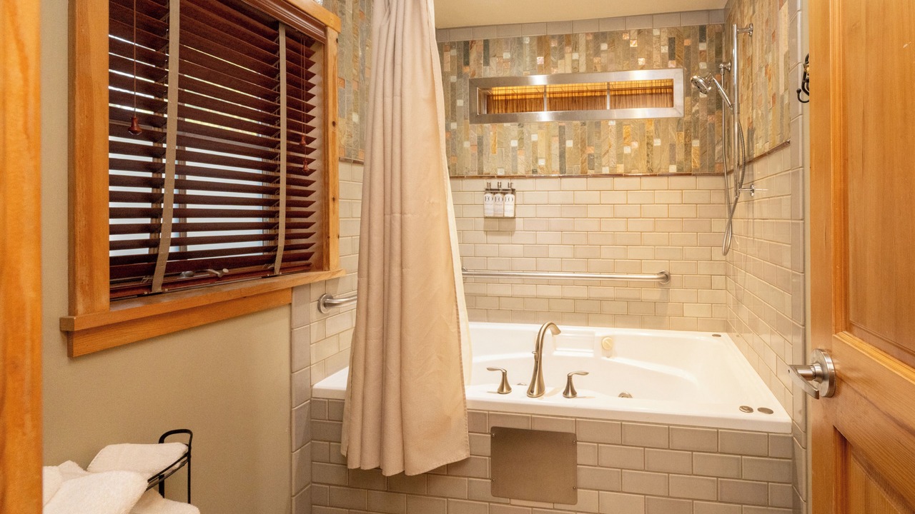 Photo of Bathroom in Leavenworth