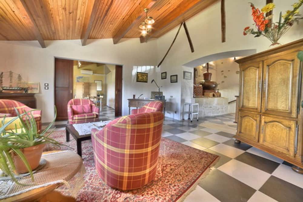 Photo of Livingroom in Lorignac