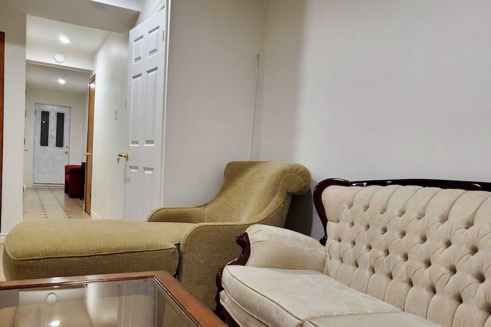 Photo of Livingroom in Pointe-aux-Trembles