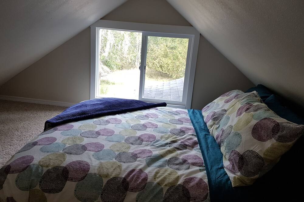 Photo of Bedroom in Lakebay