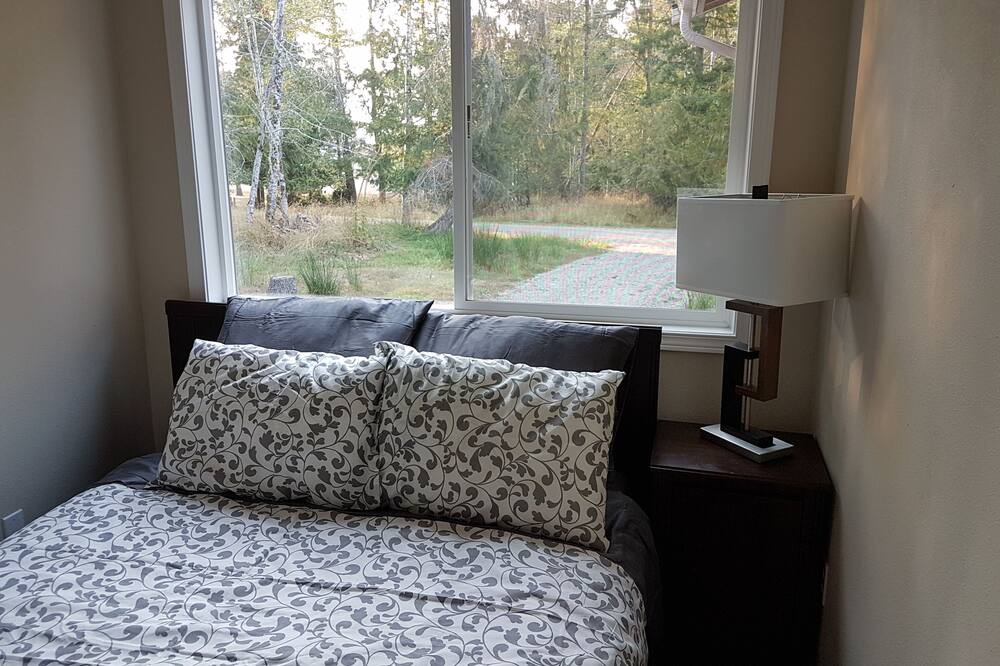 Photo of Bedroom in Lakebay