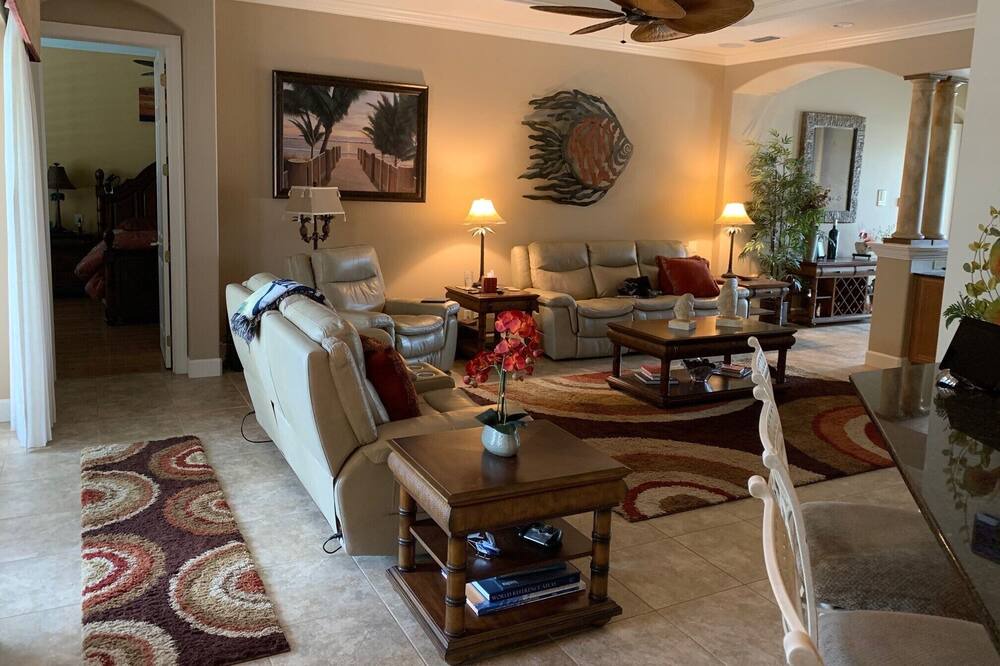 Photo of Livingroom in Tierra Verde