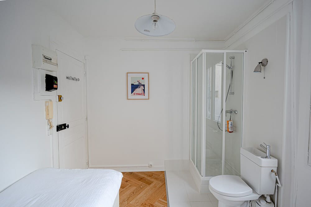 Photo of Bathroom in 17th Arrondissement
