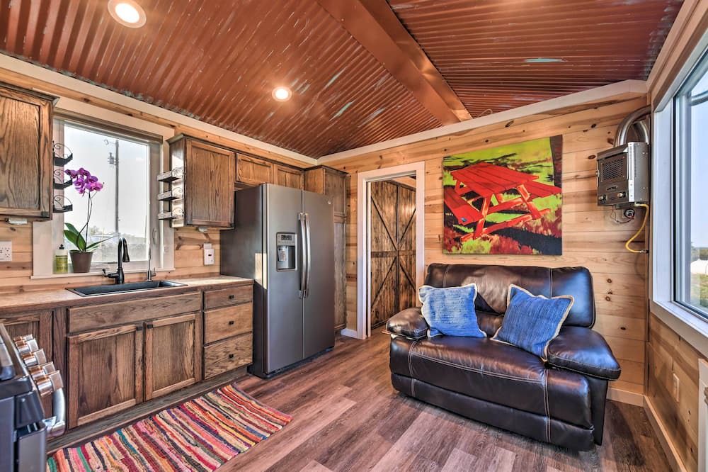 Photo of Livingroom in May