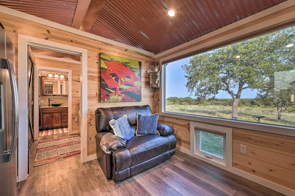 Photo of Livingroom in May