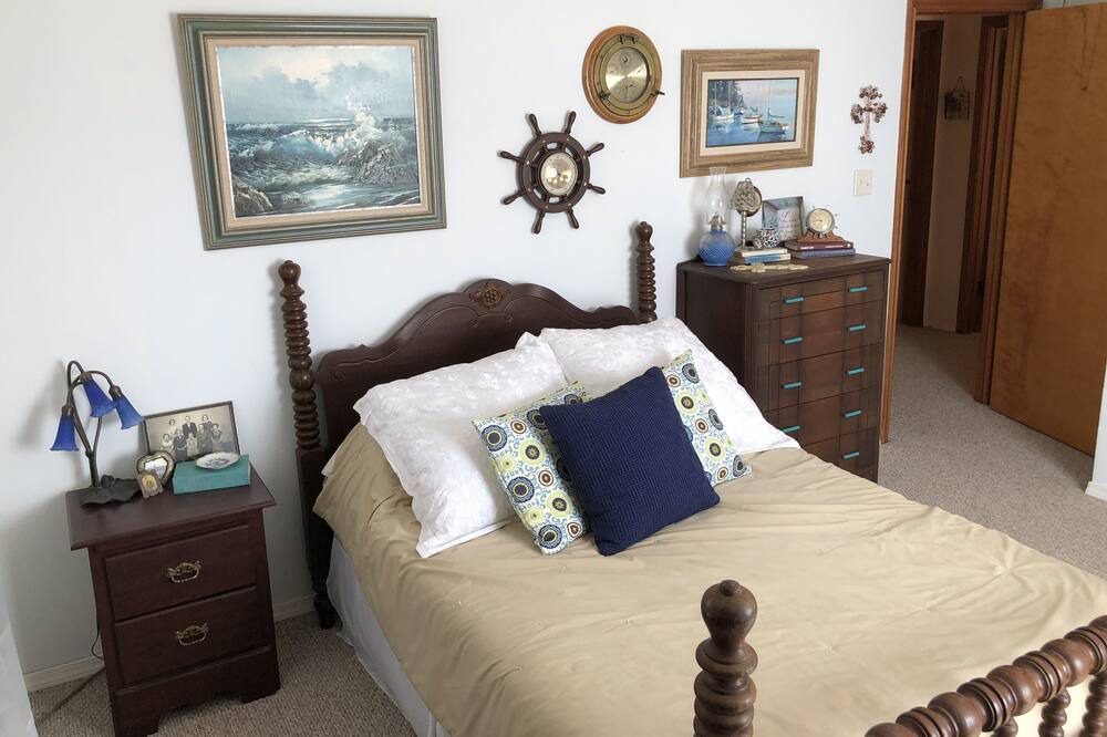 Photo of Bedroom in Grimes County