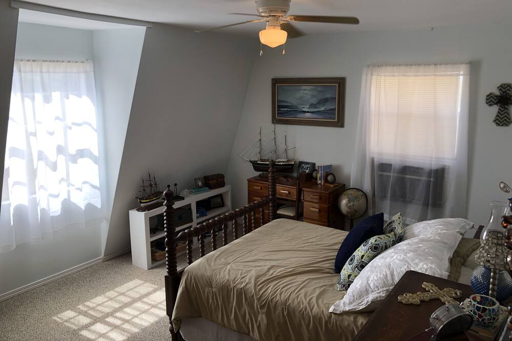 Photo of Bedroom in Grimes County