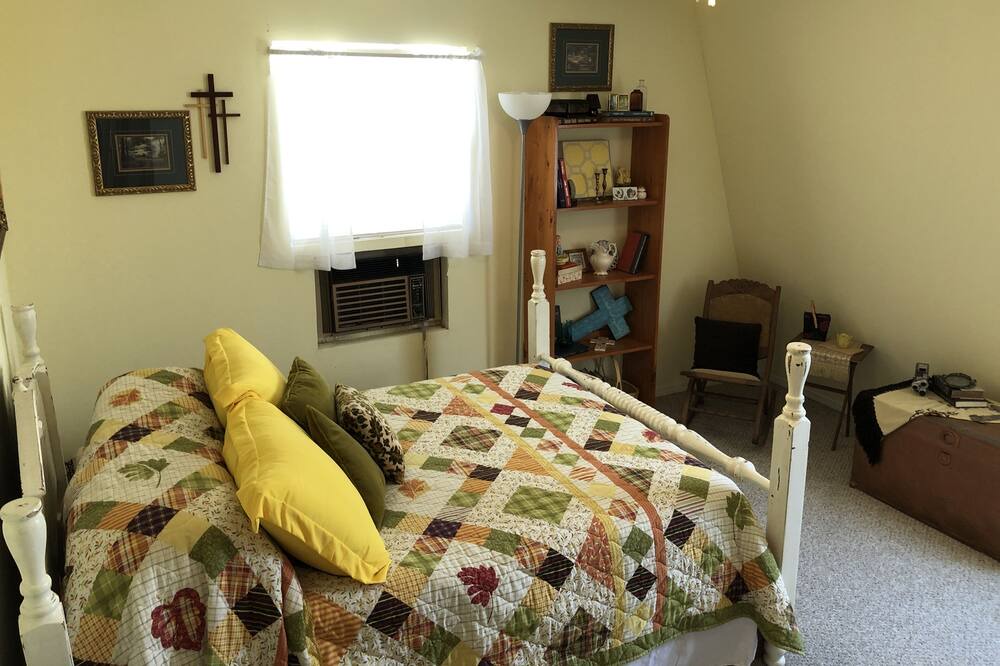 Photo of Bedroom in Grimes County