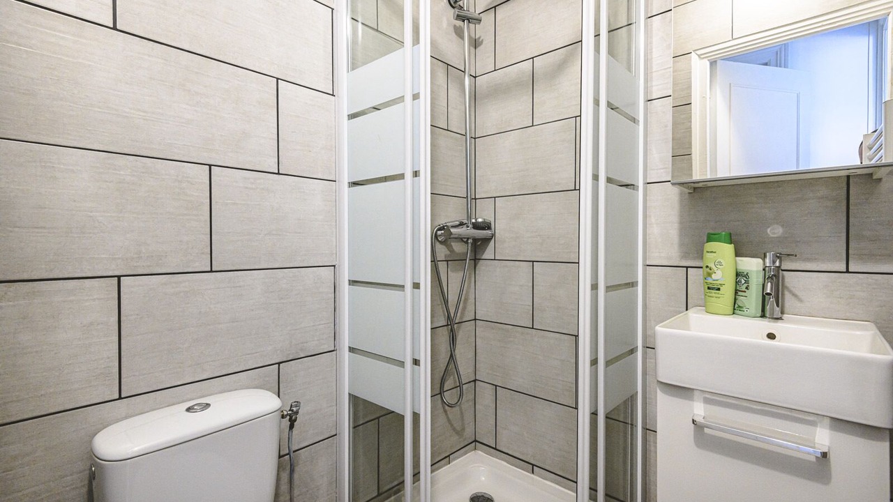 Photo of Bathroom in Courlancy