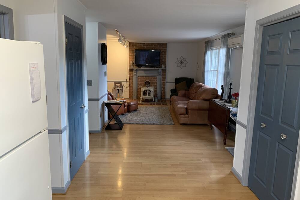 Photo of Livingroom in Shepherdstown
