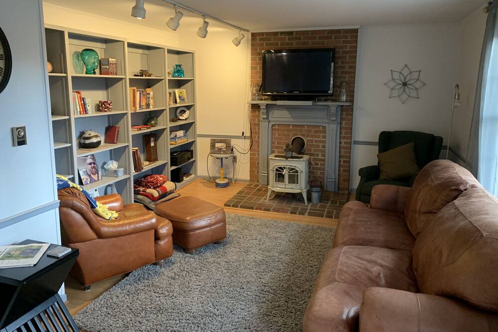 Photo of Livingroom in Shepherdstown