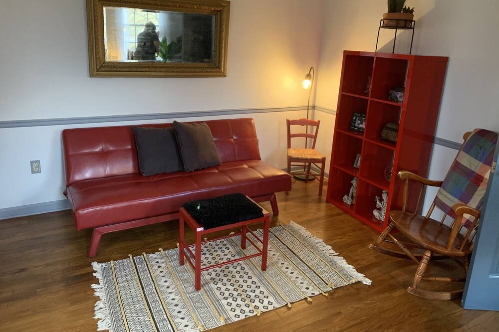 Photo of Livingroom in Shepherdstown