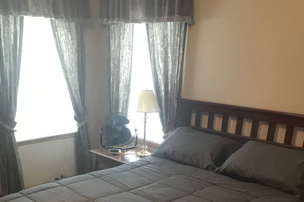 Photo of Bedroom in Central Square