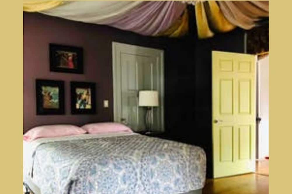 Photo of Bedroom in Newtonville