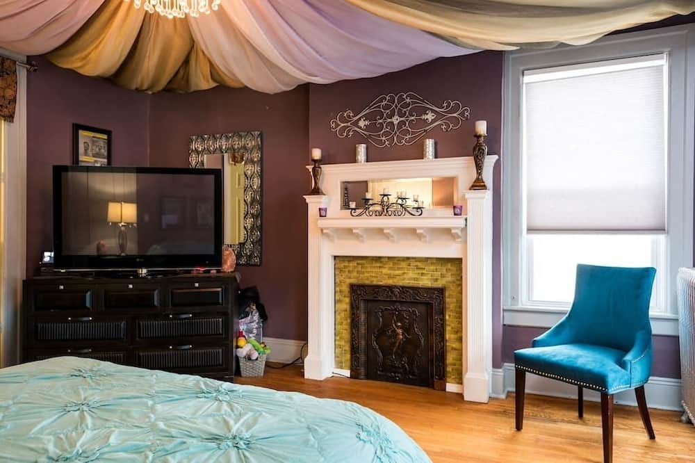 Photo of Bedroom in Newtonville