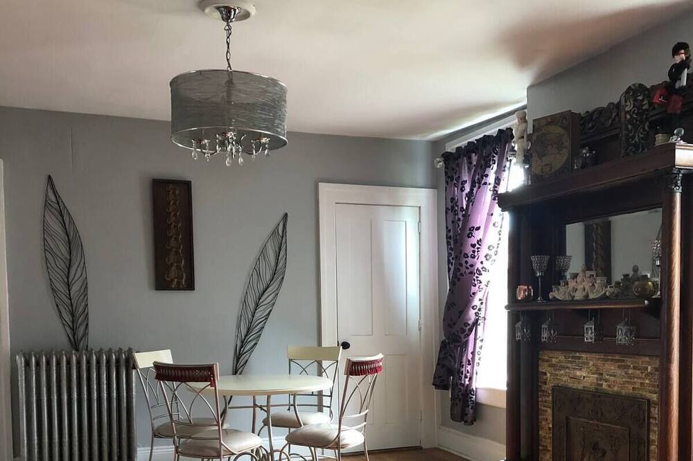 Photo of Livingroom in Newtonville