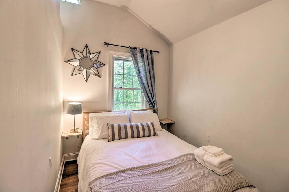 Photo of Bedroom in Mills River