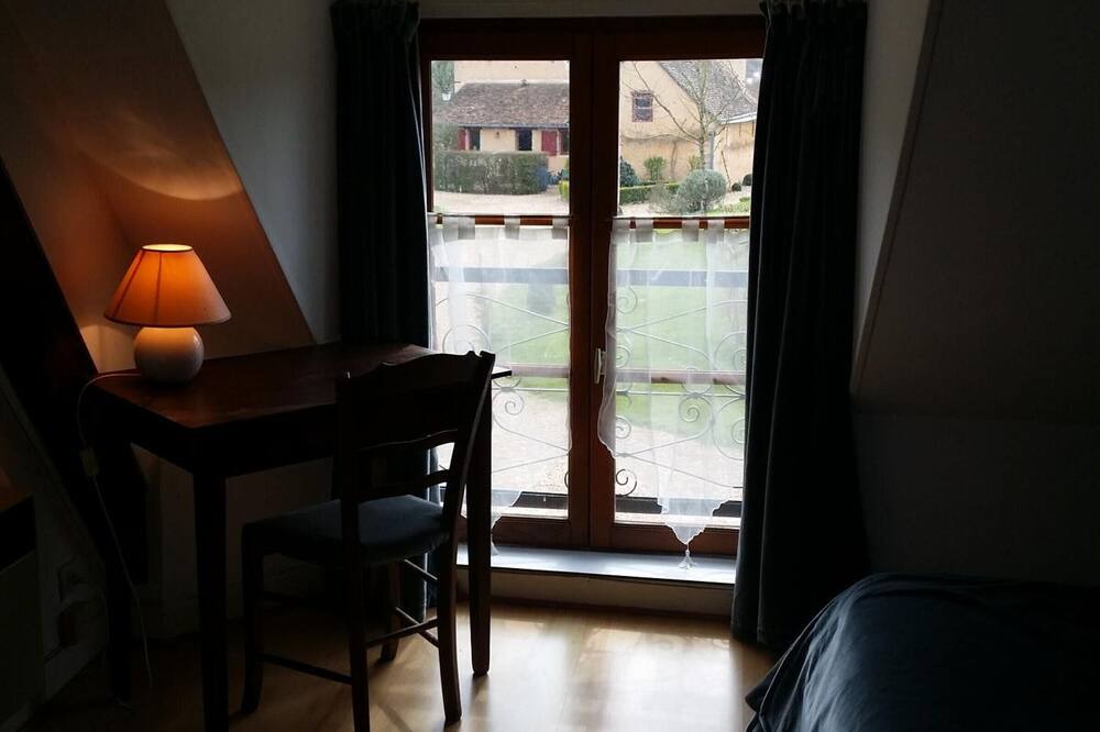 Photo of Bedroom in Asnieres sur Vegre