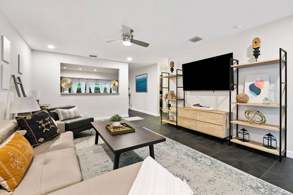 Photo of Bedroom in Coral Heights