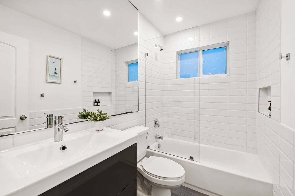 Photo of Bathroom in Coral Heights