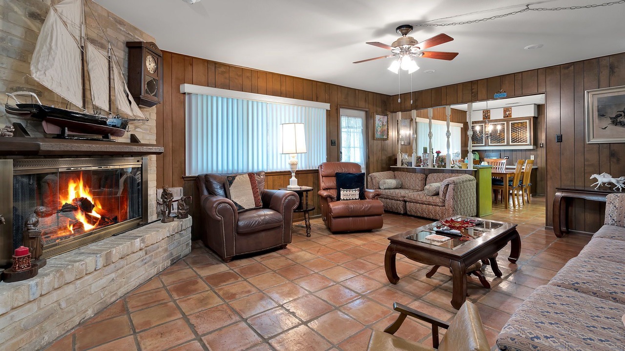 Photo of Livingroom in Windcrest