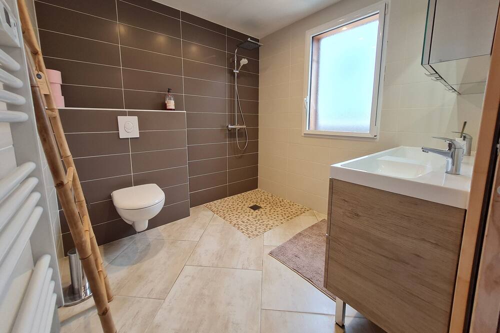 Photo of Bathroom in Jouy-le-Potier