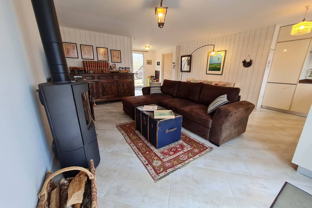 Photo of Livingroom in Jouy-le-Potier