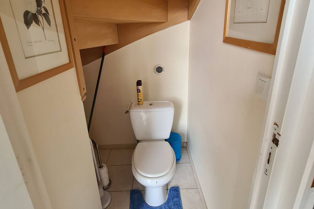 Photo of Bathroom in Checy