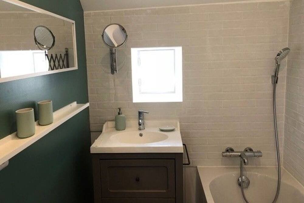 Photo of Bathroom in Grangermont