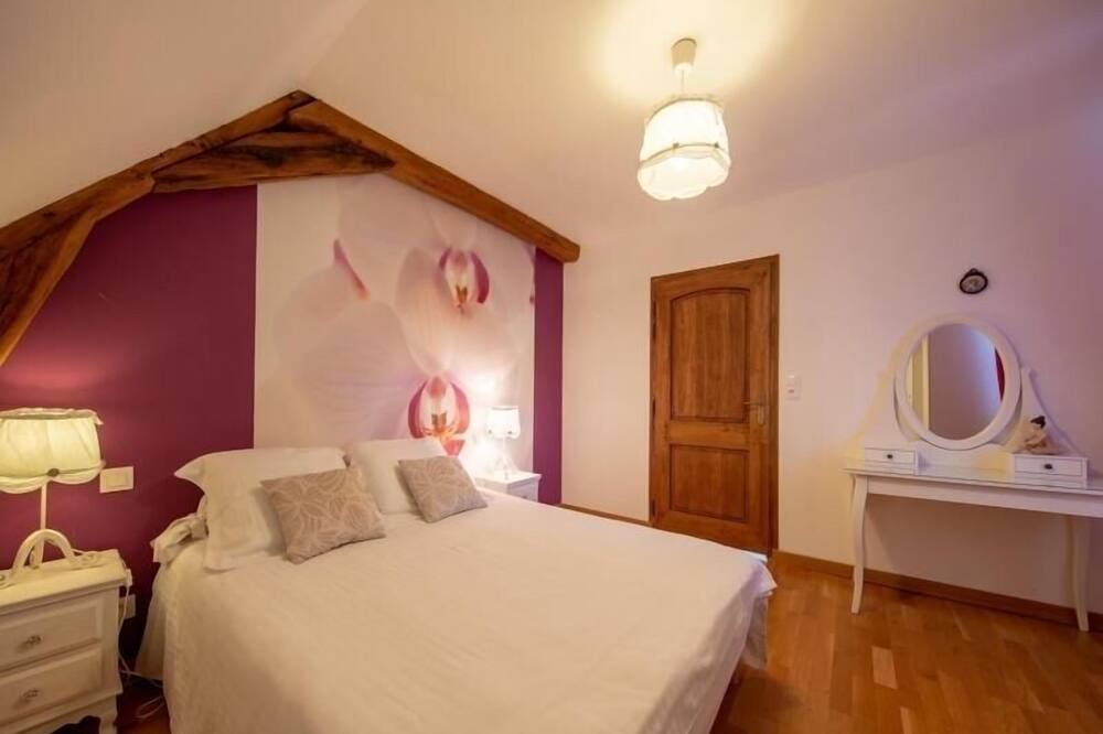 Photo of Bedroom in Courcelles