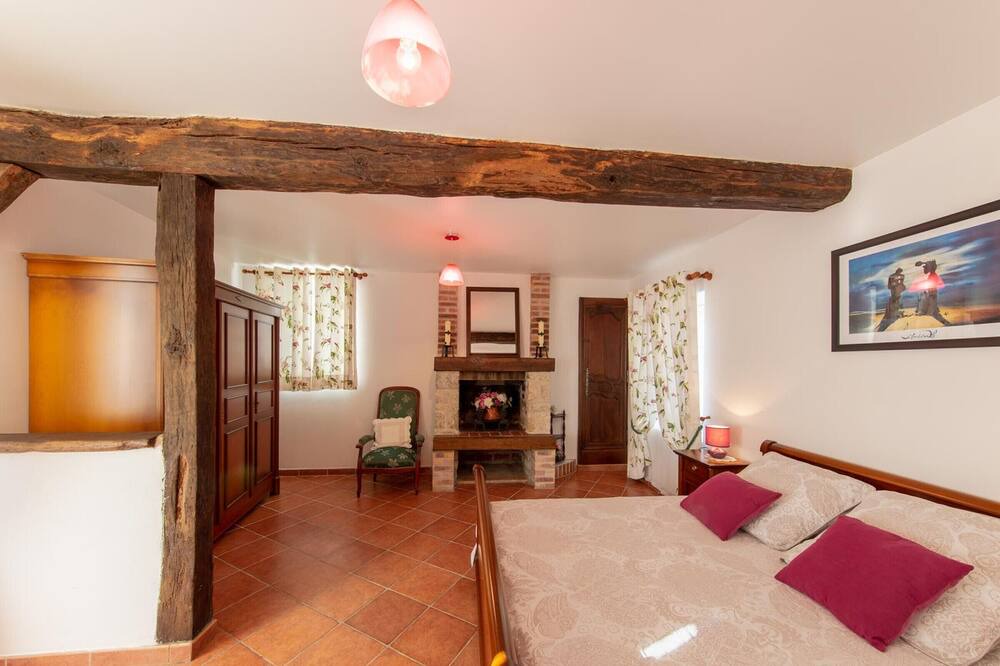Photo of Bedroom in Courcelles