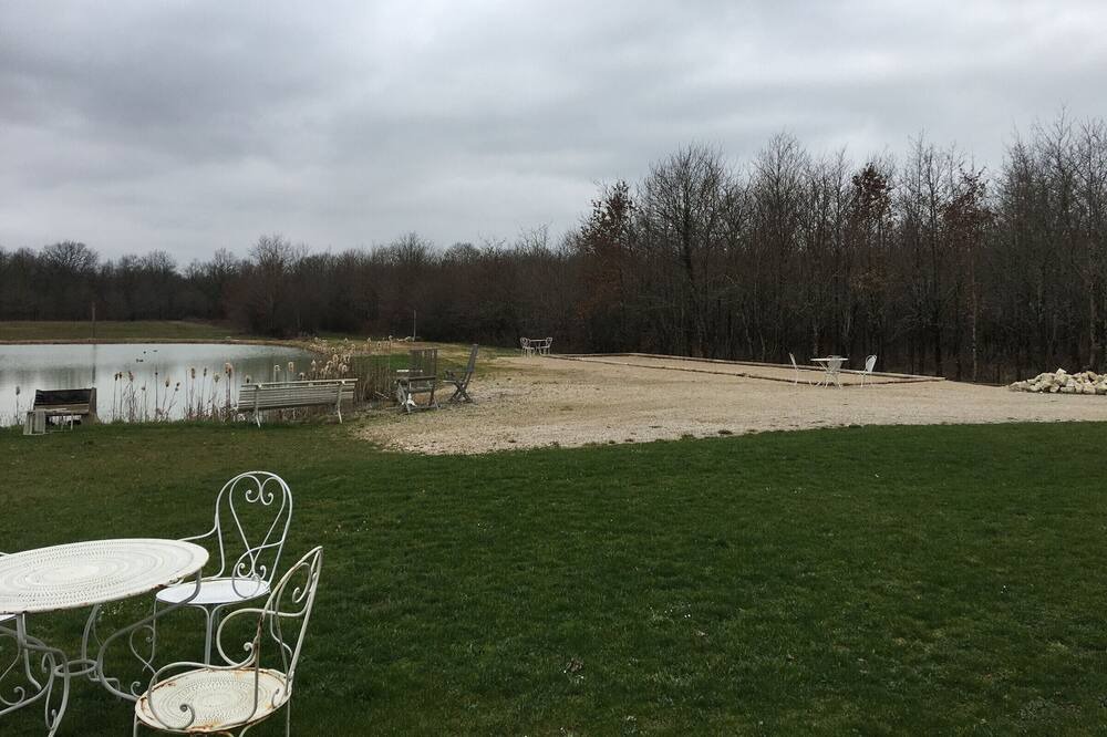 Photo of Outdoor in Jouy-le-Potier