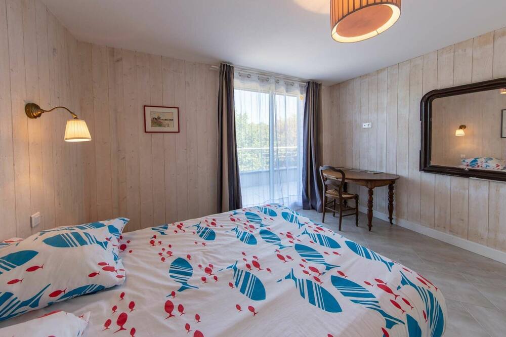 Photo of Bedroom in Jouy-le-Potier